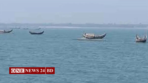 নাফ নদী থেকে নৌকা-বোটসহ ২০ জেলেকে ধরে নিয়ে গেছে আরকান আর্মি