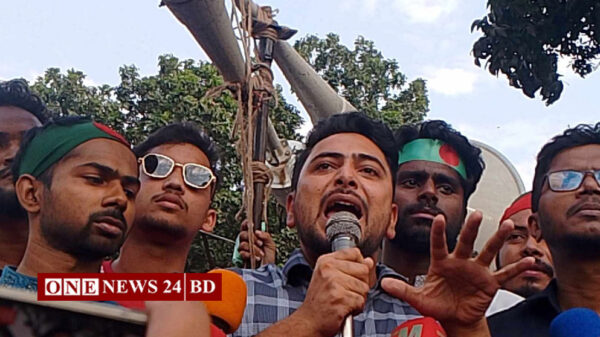 তিন দিনের মধ্যে শিক্ষার্থীদের দাবি পূরণের প্রতিশ্রুতি উপদেষ্টা নাহিদের