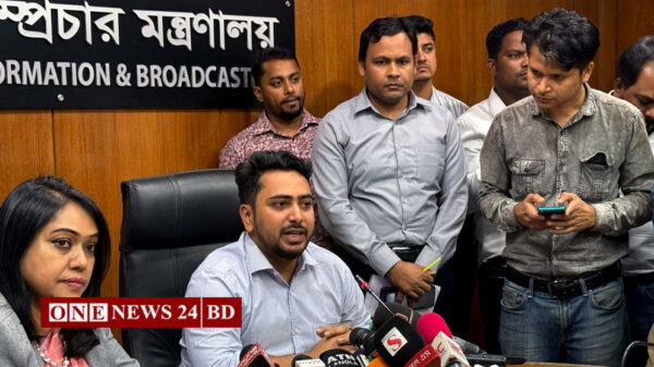 গণমাধ্যমের ওপর সরকারের কোনো চাপ নেই: উপদেষ্টা নাহিদ
