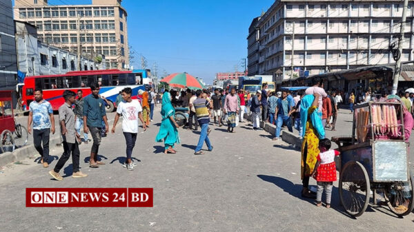 ২৩ দিন পর কাজে ফিরলেন টিএনজেড কারখানার শ্রমিকরা