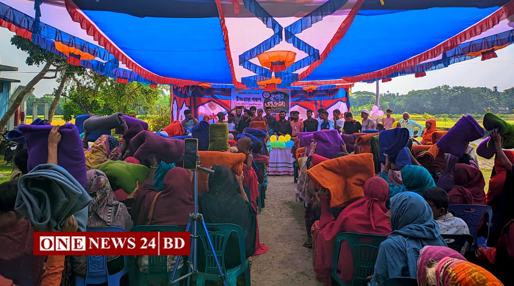 কিশোরগঞ্জে শীতবস্ত্র বিতরণ করেছে ❝দুর্বার প্রজন্ম❞