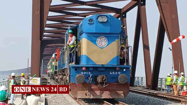 বঙ্গবন্ধু রেল সেতুতে পরীক্ষামূলক চলল ট্রেন