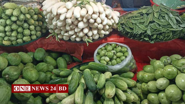 চাল, মাছ, মুরগি ও তেলের দাম ঊর্ধ্বমুখী, সবজিতে স্বস্তি