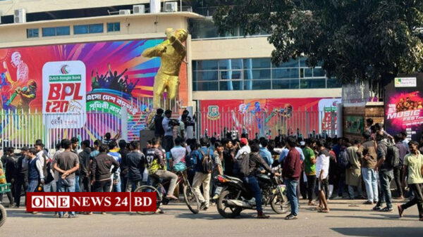 বিপিএলের আগের দিন বিসিবির সামনে বিক্ষোভ