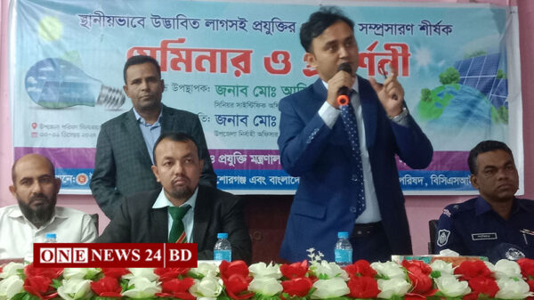 হোসেনপুরে ছাত্র ছাত্রীদের মাঝে বিএনপি নেতার কম্বল বিতরণ।