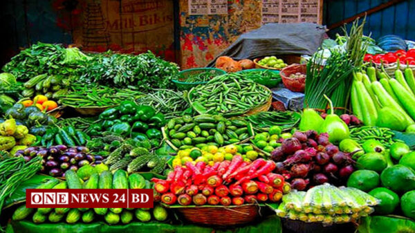 রাজধানীতে চড়া সবজির বাজার