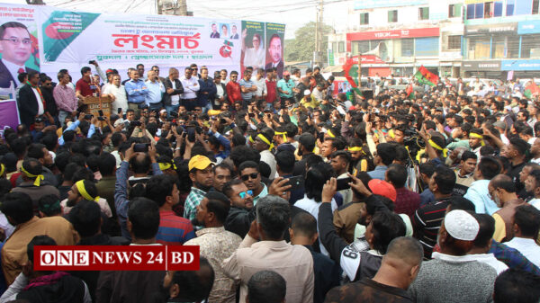 ঢাকা টু আগরতলা লংমার্চ-এ ভৈরবে জাতীয়তাবাদী দলের পথসভায় নেতাকর্মীদের ঢল