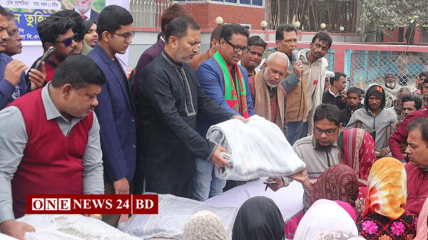 নওগাঁয় বিএনপি নেতা তুহিনের উদ্যোগে ২ হাজার শীতার্ত পেল শীতবস্ত্র
