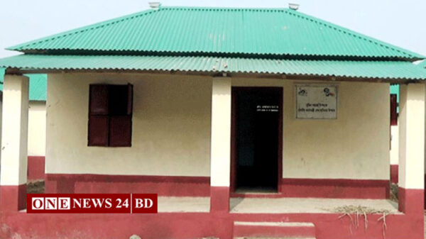 কমলগঞ্জে সরকারি ঘর দেওয়ার কথা বলে টাকা নেওয়ার অভিযোগ ইউপি সদস্য দেবাশীষ চক্রবর্তী শিপনের বিরুদ্ধে