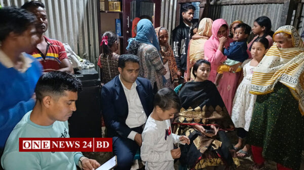 হোসেনপুরে সড়ক ‌দুর্ঘটনা নিহত স্কুল ছাত্রীর পরিবারের খোঁজ নিতে বাড়িতে ইউ এন ও কাজী নাহিদ ইভা
