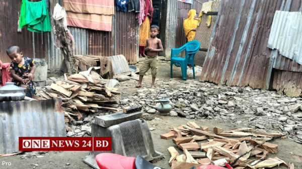 হোসেনপুরে ভূমিদস্যু আলী আকবরের খপ্পরে অসহায় কাঞ্চনের পরিবার গৃহহীন: খোলা আকাশের  নীচে মানবেতর জীবন যাপন