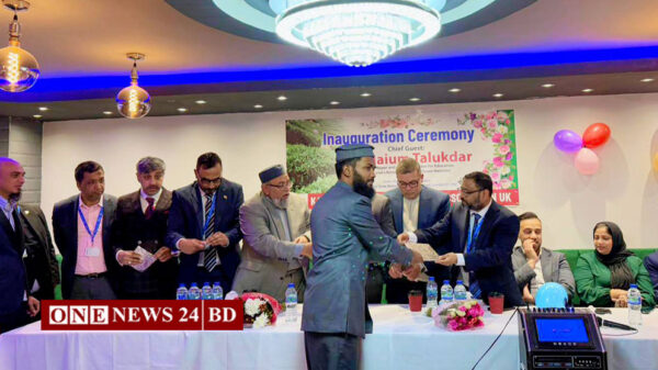 বিলেতে কবি খালিদ সাইফুল্লাহর লেখা 'আমার বাবা মো. বজলুর রহমান' বইয়ের মোড়ক উন্মোচন