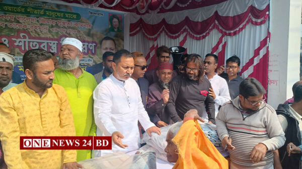 নওগাঁয় বিএনপির চেয়ারপার্সন বেগম খালেদা জিয়ার সুস্থতা কামনায় শীতবস্ত্র বিতরণ