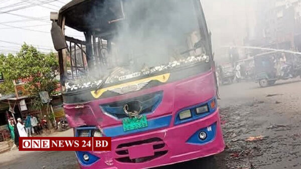 গাজীপুরে বাস–অটোরিকশার মুখোমুখি সংঘর্ষ, নারী ও শিশু নিহত