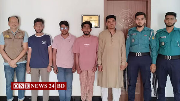 বৈষম্যবিরোধী পরিচয়ে দুজনকে অপহরণ, আটক ৪