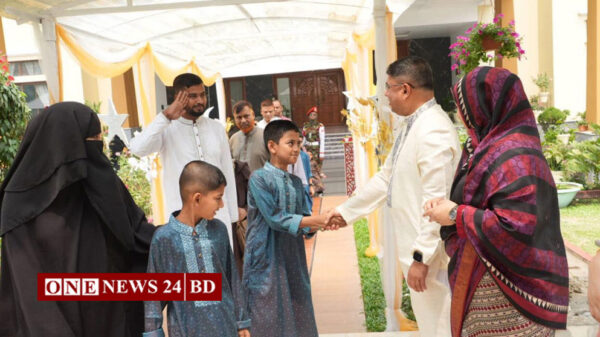 ঈদের দ্বিতীয় দিনে সেনা ভবনে শুভেচ্ছা বিনিময় সেনাপ্রধানের