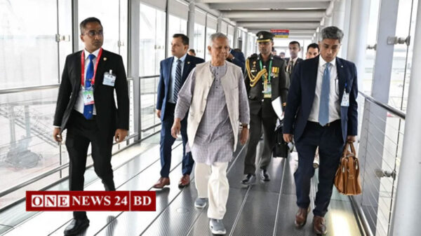ব্যাংককে পৌঁছেছেন প্রধান উপদেষ্টা