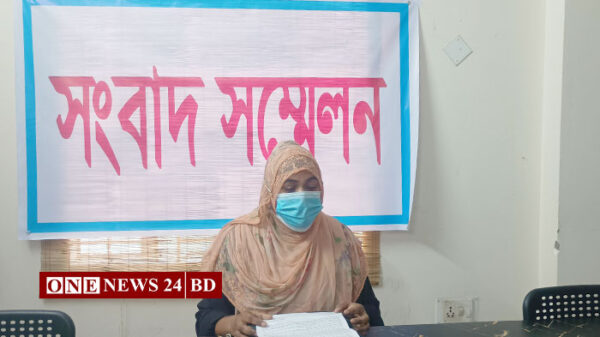 নওগাঁয় চাকরি হওয়ার পর স্ত্রীকে অস্বীকার;  স্বীকৃতি চেয়ে সংবাদ সন্মেলন