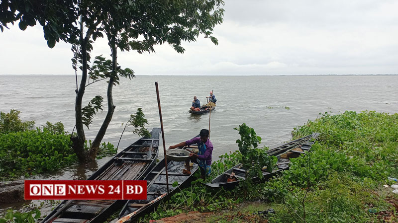 নিকলীর হাওরে নতুন পানিতে হাওরে মাছ ধরার ধুম