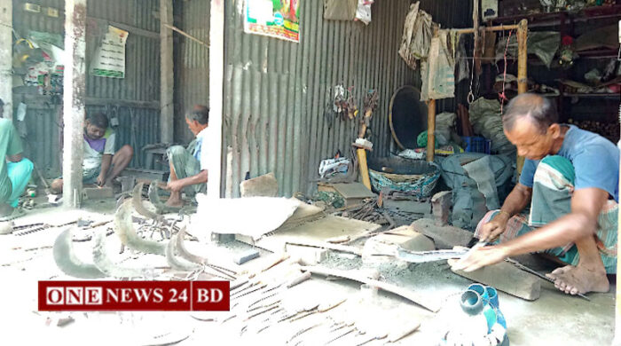 টুং-টাং শব্দে মুখর তাড়াইলের কামারপাড়া