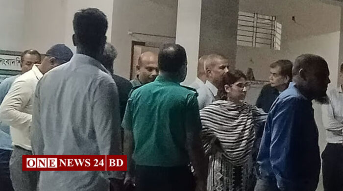 মাইলস্টোন থেকে বের হলেন অবরুদ্ধ উপদেষ্টা ও প্রেস সচিব