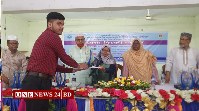 কিশোরগঞ্জে শ্রেষ্ঠ শিক্ষার্থীদের মাঝে পারফরমেন্স বেজড গ্রান্ট পুরস্কার বিতরণ