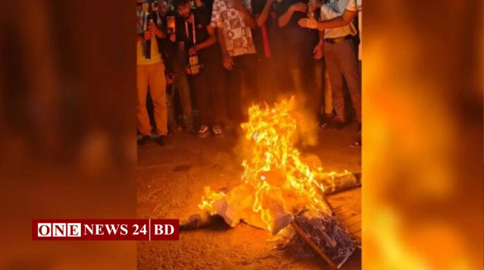 ঢাবিতে ফজলুর রহমানের কুশপুত্তলিকা দাহ