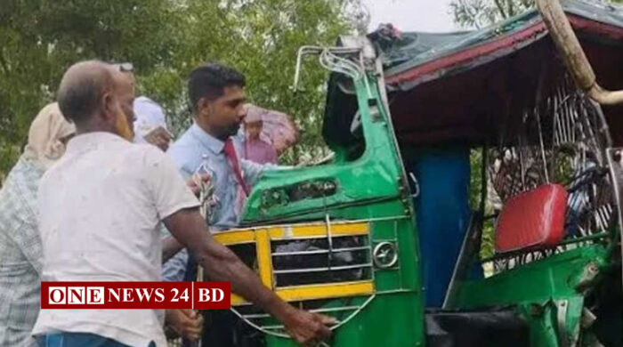 অটোরিকশায় ট্রেনের ধাক্কা, নিহত ৪