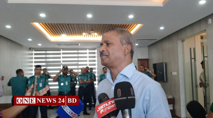 ফেব্রুয়ারিতেই নির্বাচন, সরকার দৃঢ়প্রতিজ্ঞ: আসিফ নজরুল