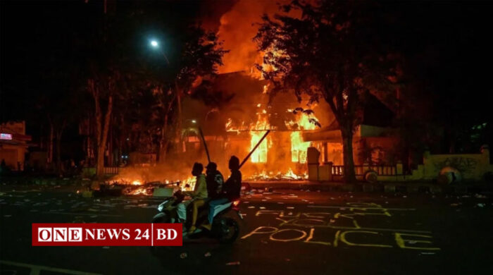 ইন্দোনেশিয়ায় অর্থমন্ত্রীর বাড়িতে হামলা-ভাঙচুর ও লুটপাট
