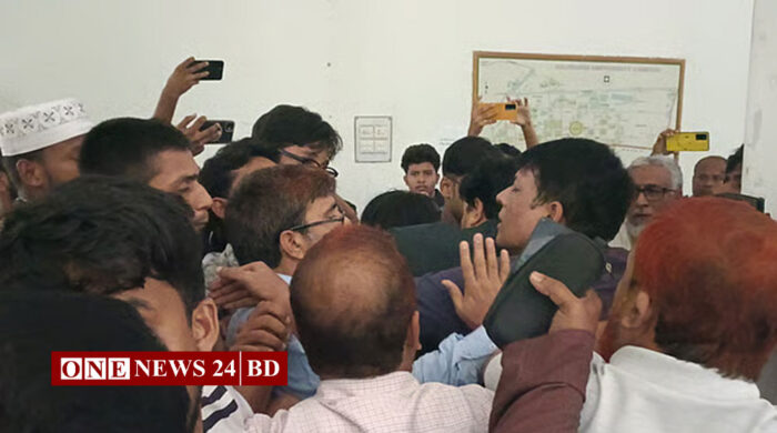 রাবিতে পোষ্য কোটা ইস্যুতে শিক্ষক-কর্মকর্তাদের সঙ্গে শিক্ষার্থীদের হাতাহাতি