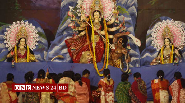 ঢাকেশ্বরী মন্দিরে সিঁদুর খেলায় বিজয়া দশমীর বিদায়