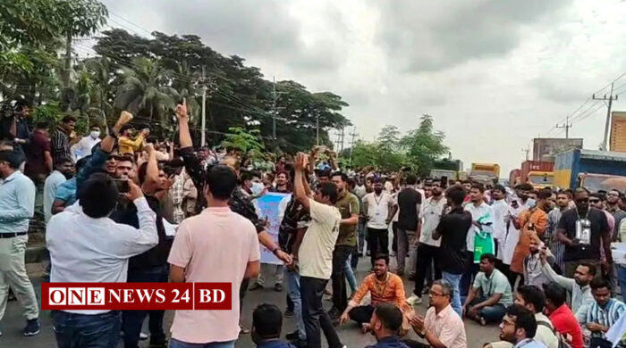 ঢাকা-চট্টগ্রাম মহাসড়ক অবরোধ