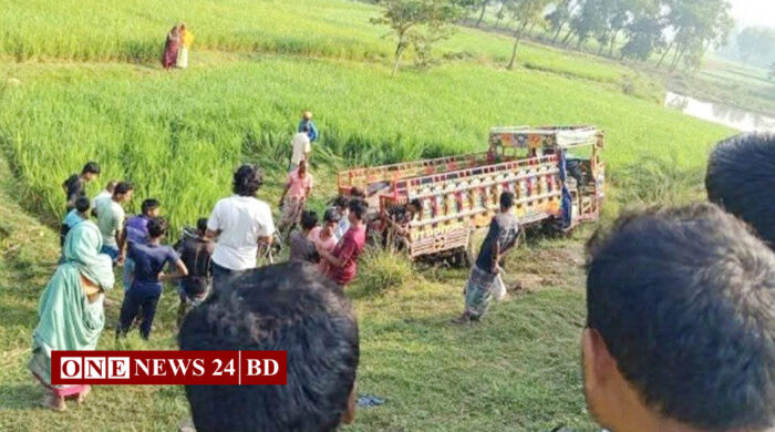 নওগাঁয় গরুবোঝাই ভুটভুটি উল্টে ২ গরু ব্যবসায়ী নিহত, আহত ৭