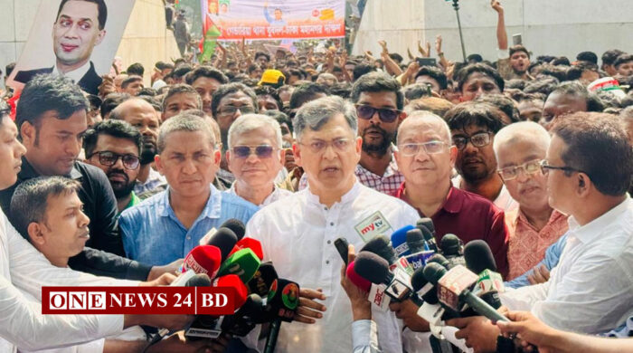 বৃহৎ জোট গঠনের চিন্তা করছে বিএনপি: সালাহউদ্দিন আহমেদ
