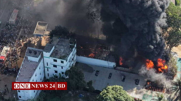 আড়াই ঘণ্টার চেষ্টায় নিয়ন্ত্রণে গাজীপুরে কারখানার আগুন