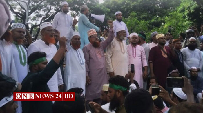 এবতেদায়ী শিক্ষকদের ‘লং মার্চ টু যমুনা’ আটকাল পুলিশ