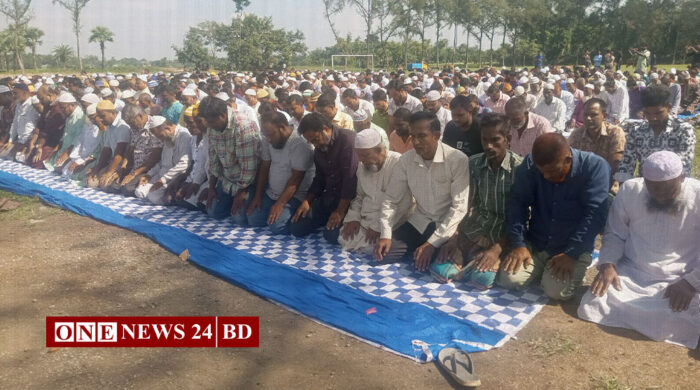 নওগাঁ-৩ আসনে মনোনয়ন পেয়ে শুকরিয়া নামাজ আদায় করলেন ফজলে হুদা বাবুল