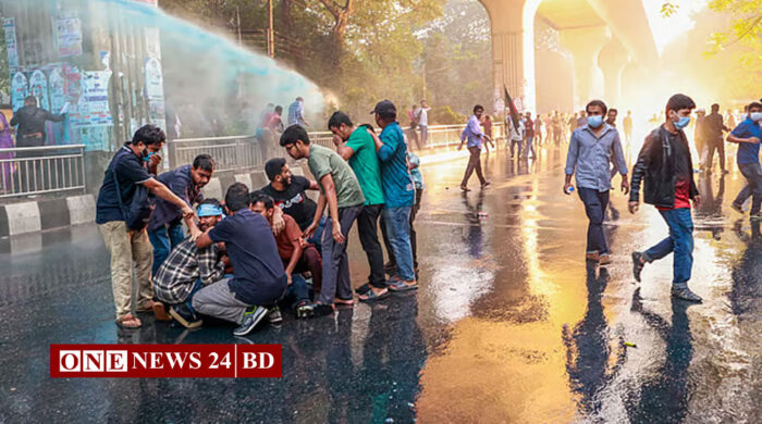 শাহবাগে বিক্ষোভরত বিসিএস পরীক্ষার্থীদের সঙ্গে পুলিশের ধাওয়া-পাল্টা ধাওয়া