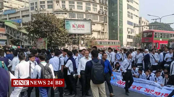 ৫ কলেজের শিক্ষার্থীদের শাহবাগ অবরোধ