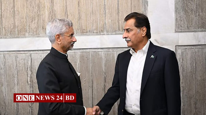 খালেদা জিয়াকে শ্রদ্ধা জানাতে এসে হাত মেলালেন জয়শঙ্কর ও আয়াজ সাদিক