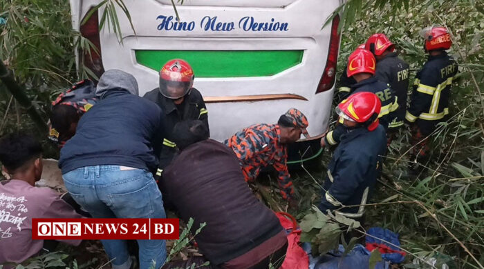 ঢাকা-বরিশাল মহাসড়কে বাসচাপায় নিহত ৬