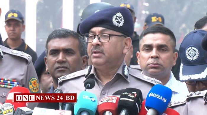 শহীদ মিনারে কোনো নিরাপত্তা ঝুঁকি নেই: ডিএমপি কমিশনার