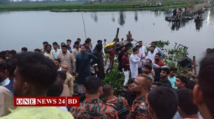 জামালপুরে ব্রিজ ভেঙে নদে শতাধিক মানুষ, প্রাণ গেল ৪ শিশুর