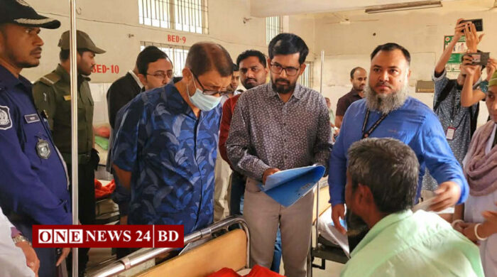 হঠাৎ হাসপাতাল পরিদর্শনে স্বাস্থ্যমন্ত্রী