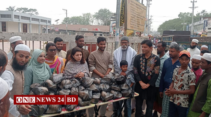 মানব সেবায় আমরা সংগঠনের উদ্যোগে তাড়াইলে অসহায়দের মাঝে ইফতার সামগ্রী বিতরণ