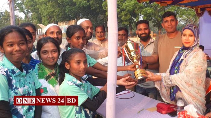 ক্রীড়া দিবসে কিশোরগঞ্জে জমজমাট ভলিবল প্রতিযোগিতা