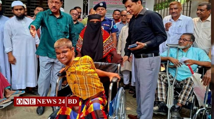 পাকুন্দিয়ায় হুইল চেয়ার ও টিউবওয়েল বিতরণ