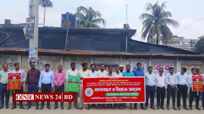 ঢামেকে ওষুধ কোম্পানির প্রতিনিধিদের ‘দালাল’ সম্বোধন ও গ্রেফতারের প্রতিবাদে হোসেনপুরে ফারিয়ার মানববন্ধন