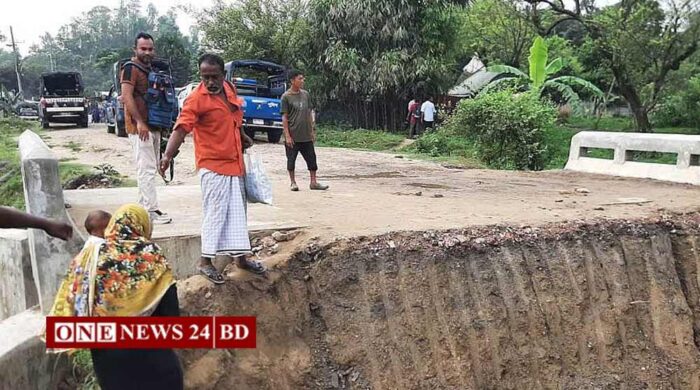 জঙ্গল ছলিমপুরে সন্ত্রাসীরা রাস্তা কেটে ত্রিমুখী হামলা চালায় যৌথ বাহিনীর ক্যাম্পে